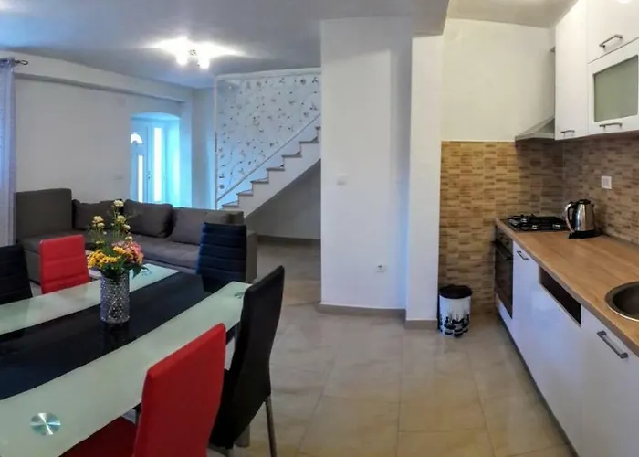 Maslina Paho Apartament *