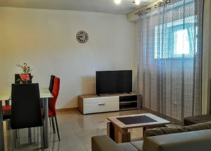 Maslina Paho Apartament *